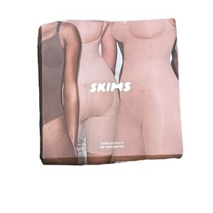 SKIMS - Seamless Sculpt Mid Thigh Bodysuit